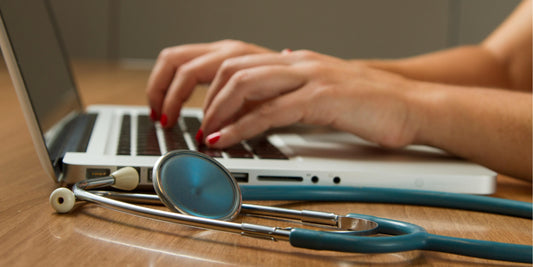 Best Apple Watch Bands for Nurses (Comfortable, Sweatproof & Built for Long Shifts)