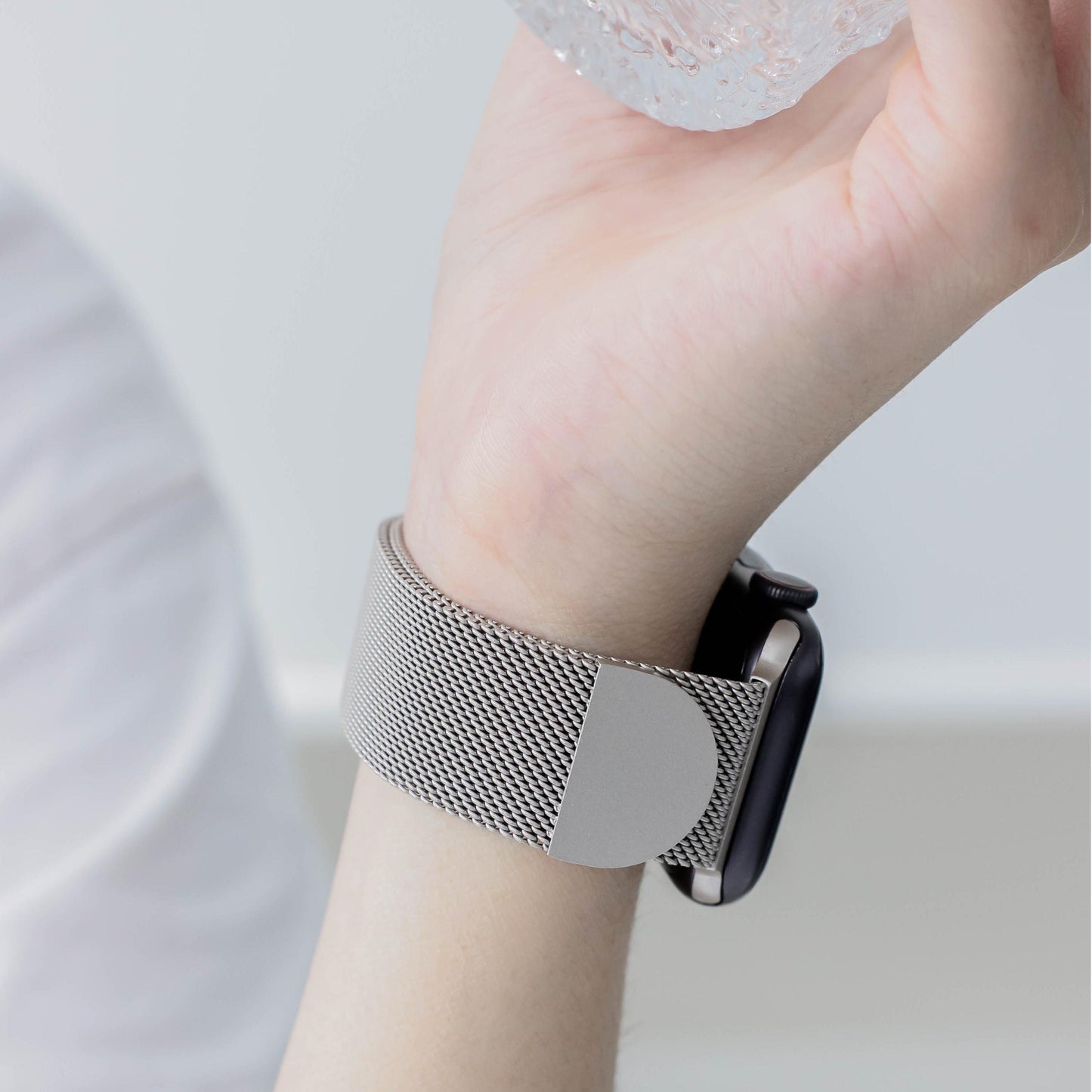Dual-Link Milanese Magnetic Band for Apple Watch.